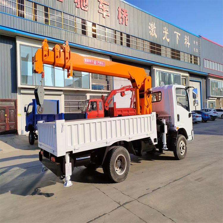 林口区三轮随车吊定制 农用改装机自备吊中瑞长期出售